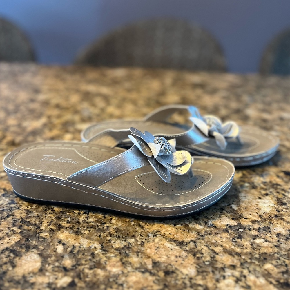 Tradition Sandals - Picture 6 of 7